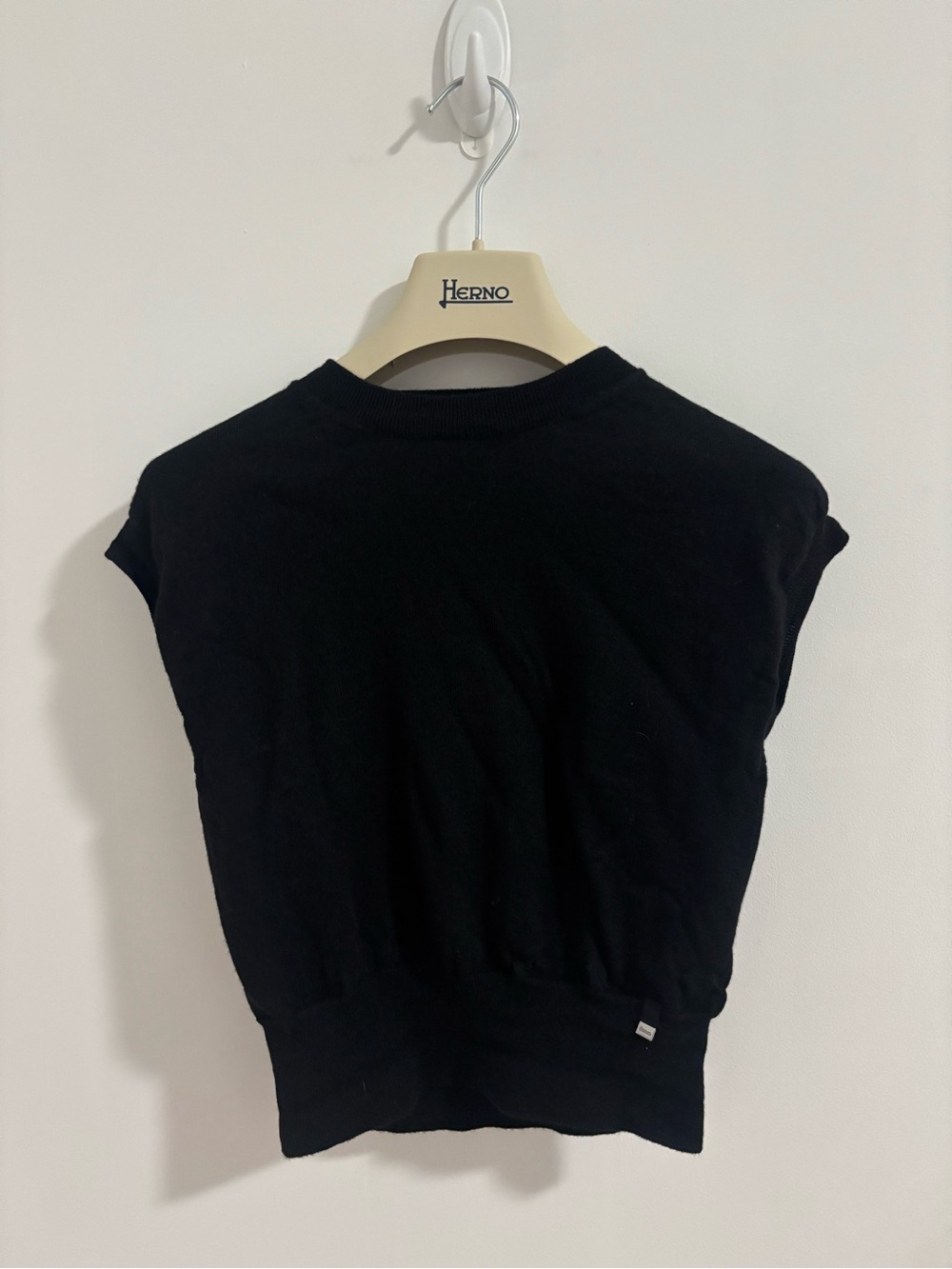 Herno Women’s Black Sleeveless Knit Top - Classic Crew Neck